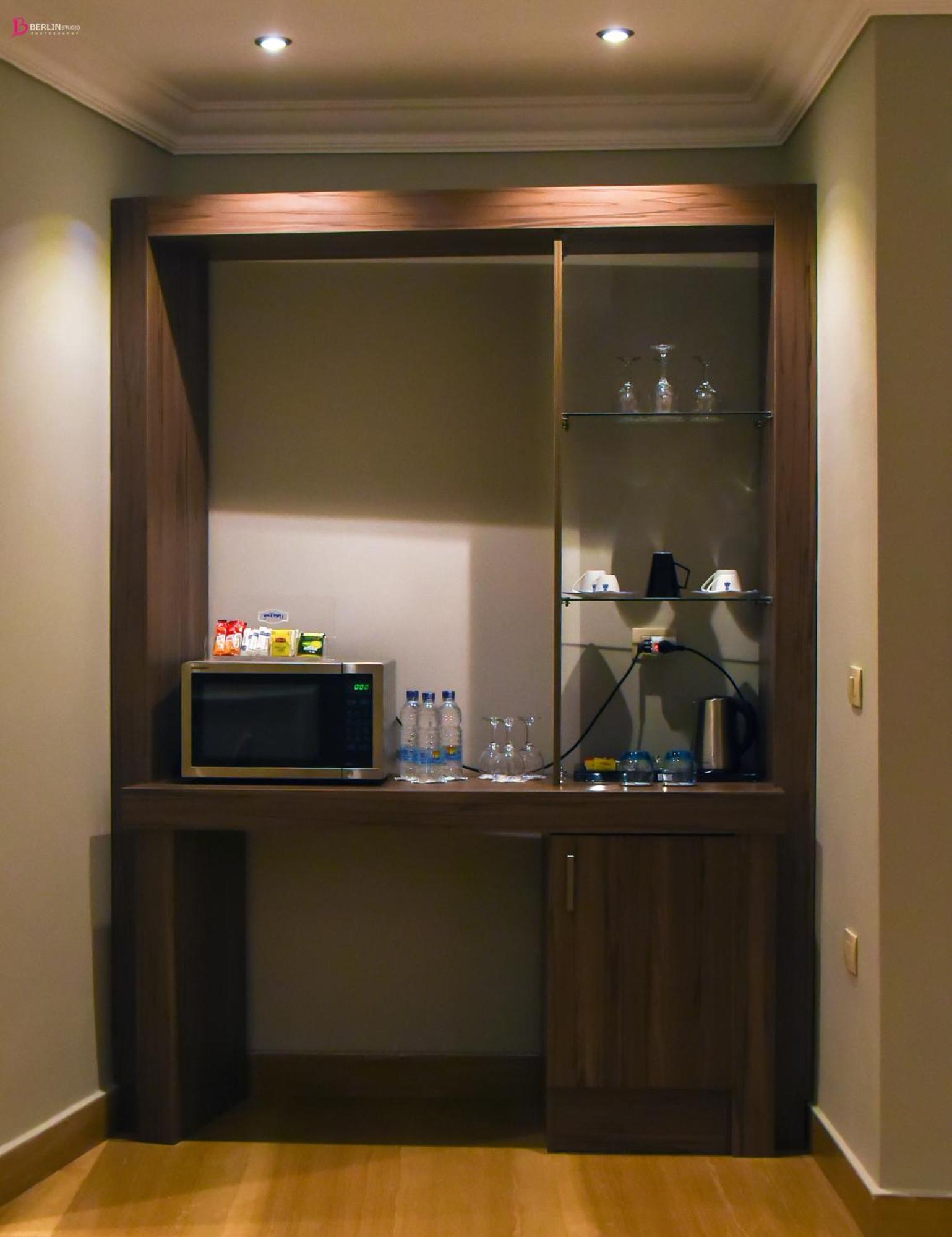 Fleet Club Mahrousa Alexandria Exterior photo A wet bar in a hotel room